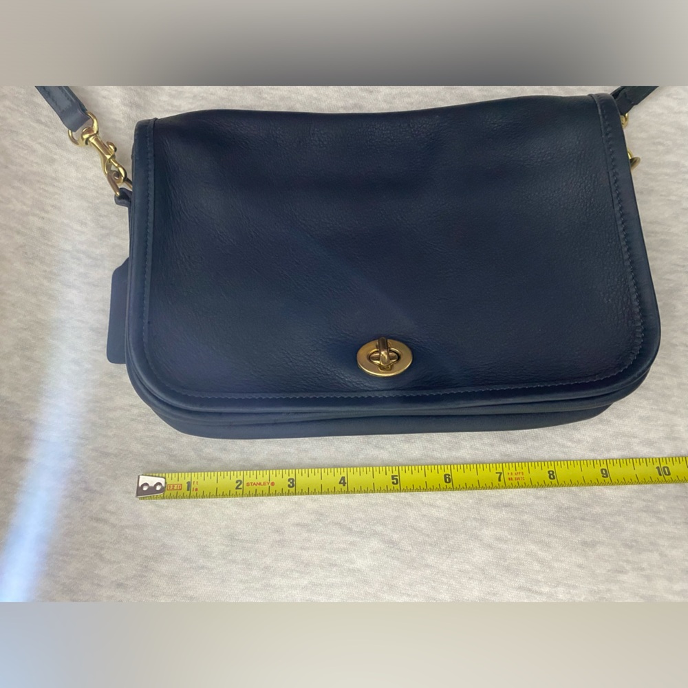 Coach Leather Purse / Navy
Leather Bag / Coach Pocket... - Picture 13 of 16